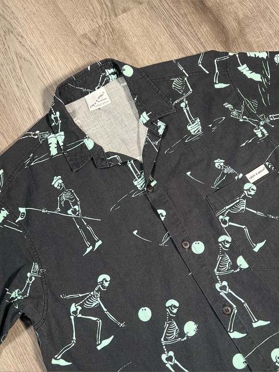 Other - Life’s A Beach SURFGEAR Skeleton Hawaiian Button Down Shirt Men’s Size M? Black